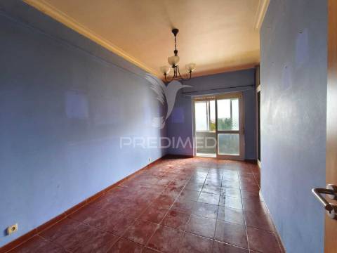 Apartamento t3+1 para remodelar