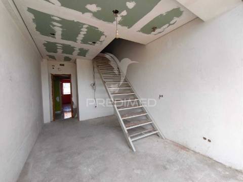 Apartamento t3+1 para remodelar