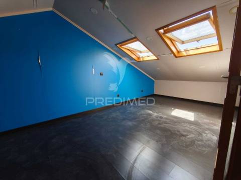 Apartamento t3+1 para remodelar