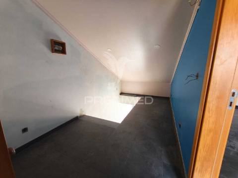 Apartamento t3+1 para remodelar