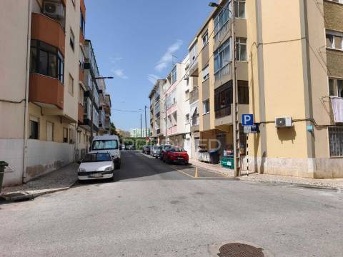 Apartamento t3+1 para remodelar