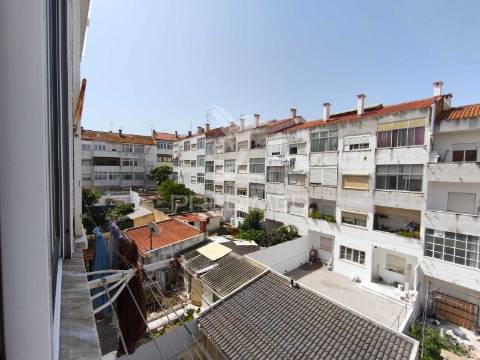 Apartamento t3+1 para remodelar