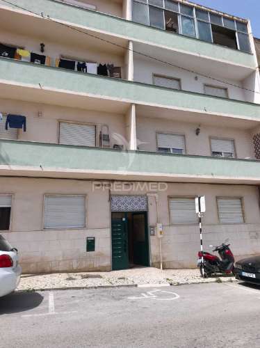 Apartamento t3+1 para remodelar
