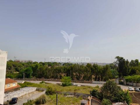 Apartamento t3+1 para remodelar