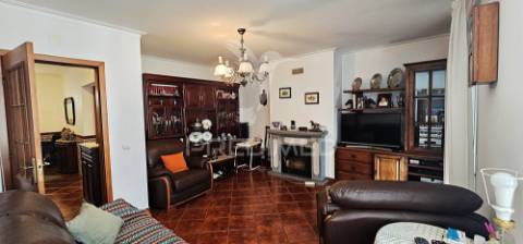 Apartamento t3 com garagem na zona centro de portalegre