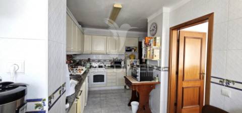 Apartamento t3 com garagem na zona centro de portalegre