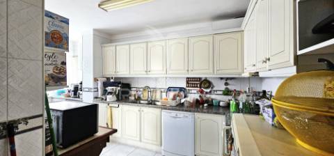 Apartamento t3 com garagem na zona centro de portalegre
