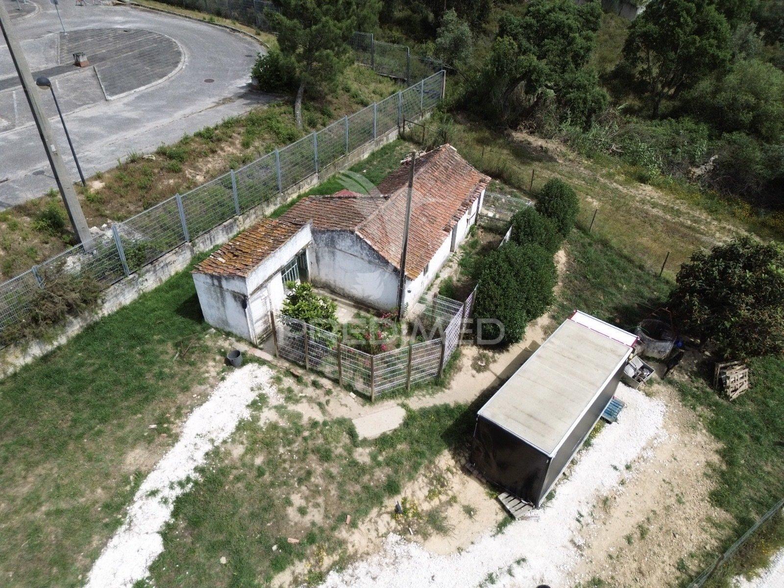 Moradia t2 para recuperar  - santarém