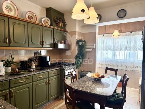 Apartamento t3 com garagem e excelentes varandas em fátima