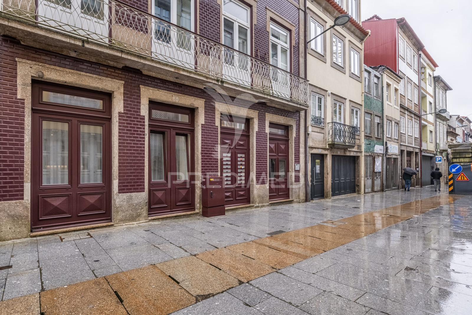 Apartamento t1 semi-novo no coração de braga – pronto a habitar
