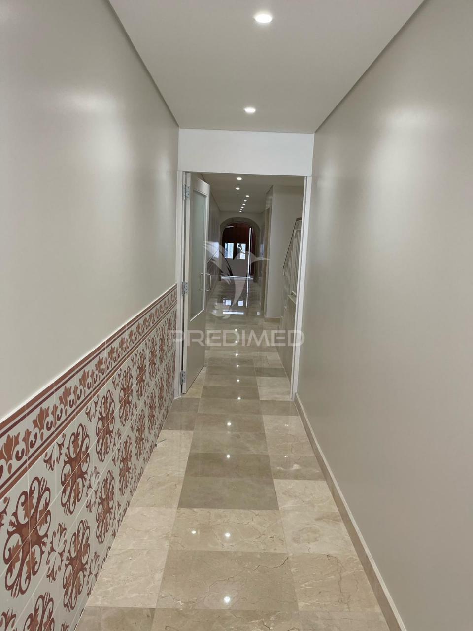 Apartamento t1 semi-novo no coração de braga – pronto a habitar