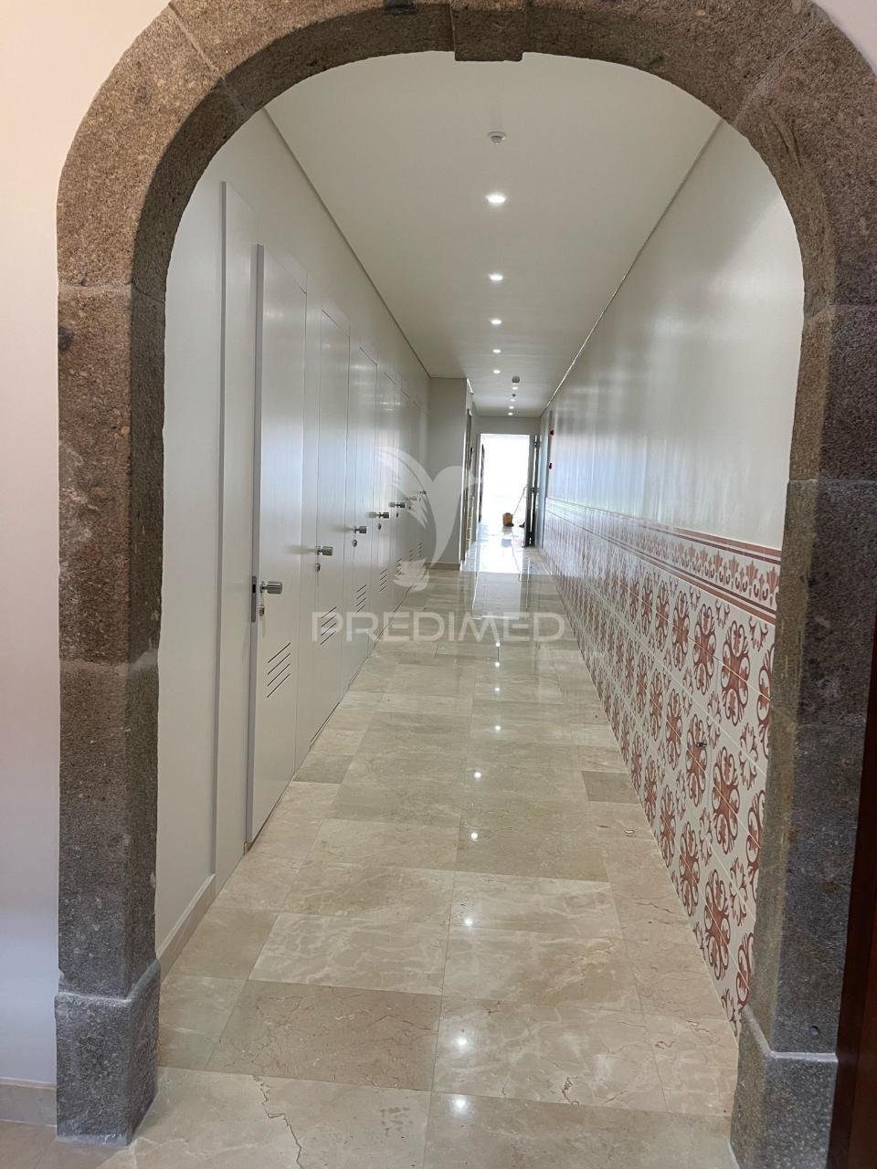 Apartamento t1 semi-novo no coração de braga – pronto a habitar