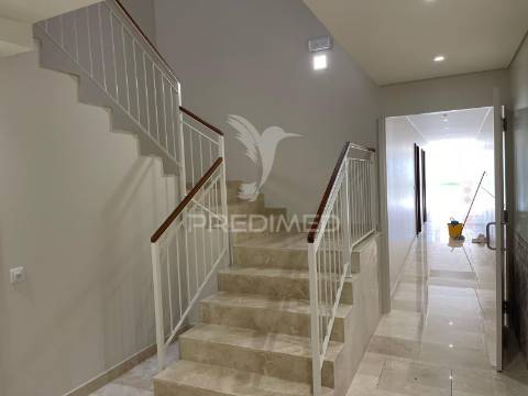 Apartamento t1 semi-novo no coração de braga – pronto a habitar