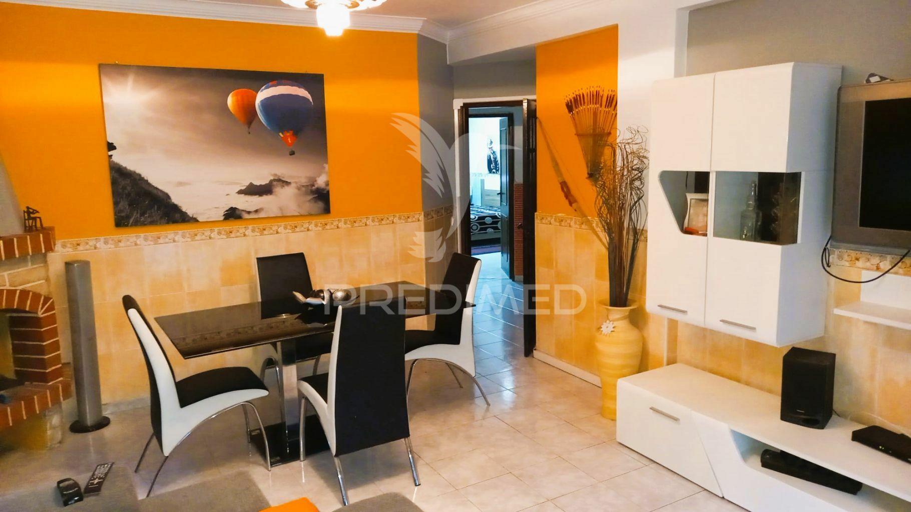 Olhão - apartamento t3 rch em zona central c/grande quintal