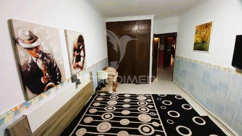 Olhão - apartamento t3 rch em zona central c/grande quintal