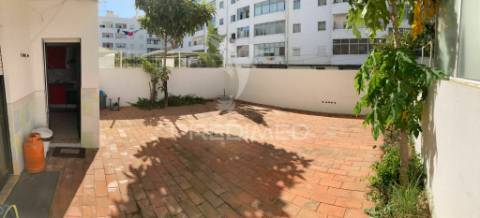 Olhão - apartamento t3 rch em zona central c/grande quintal