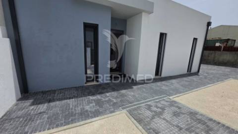 Moradia nova t2 em são domingos de rana