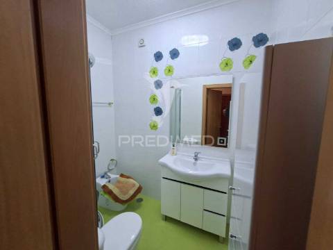 T2 com quintal em alhos vedros