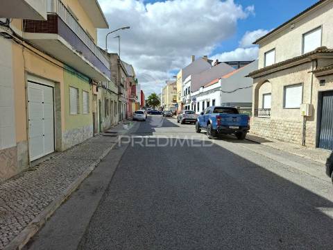 T2 com quintal em alhos vedros