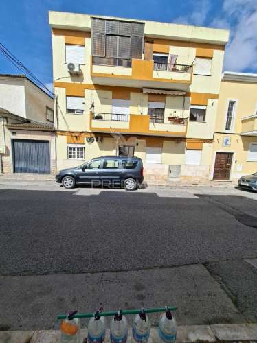 T2 com quintal em alhos vedros