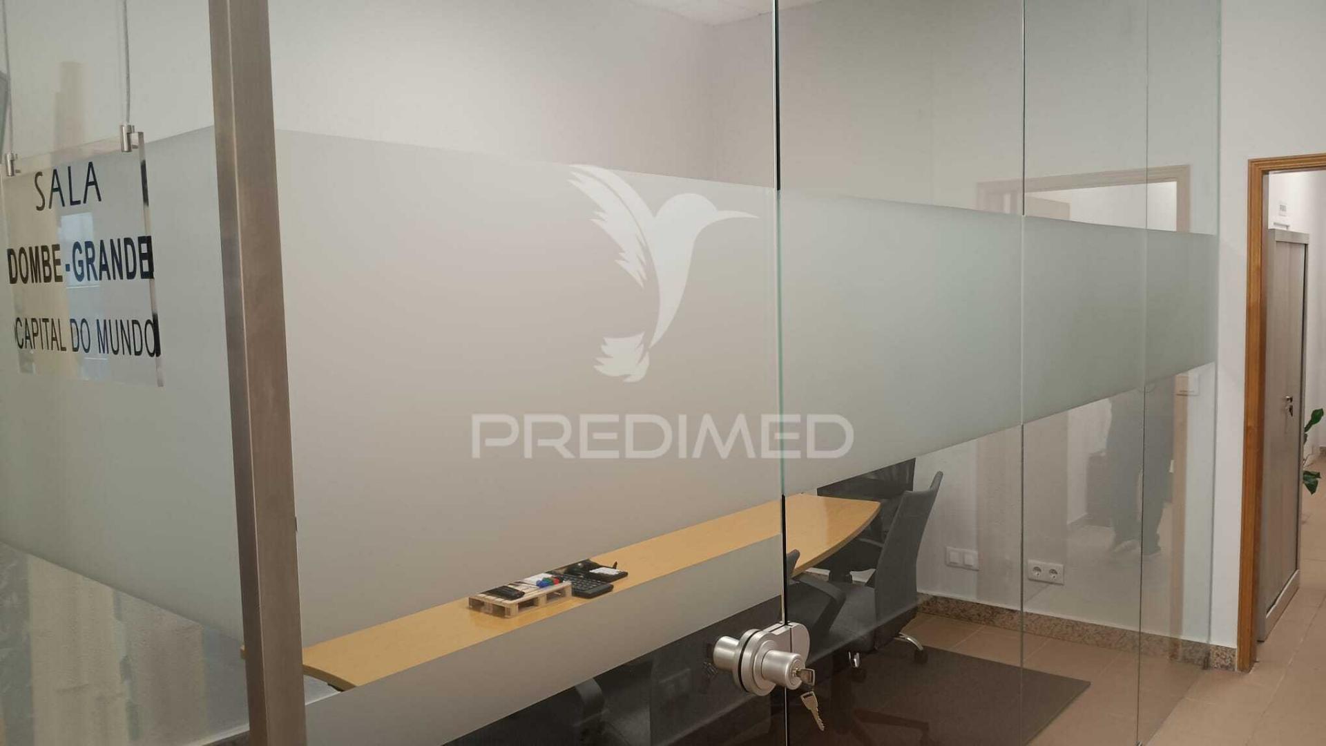 Arrendar armazém e escritorio 1700m2 excelentes condições, sintra