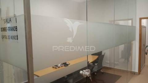 Arrendar armazém e escritorio 1700m2 excelentes condições, sintra