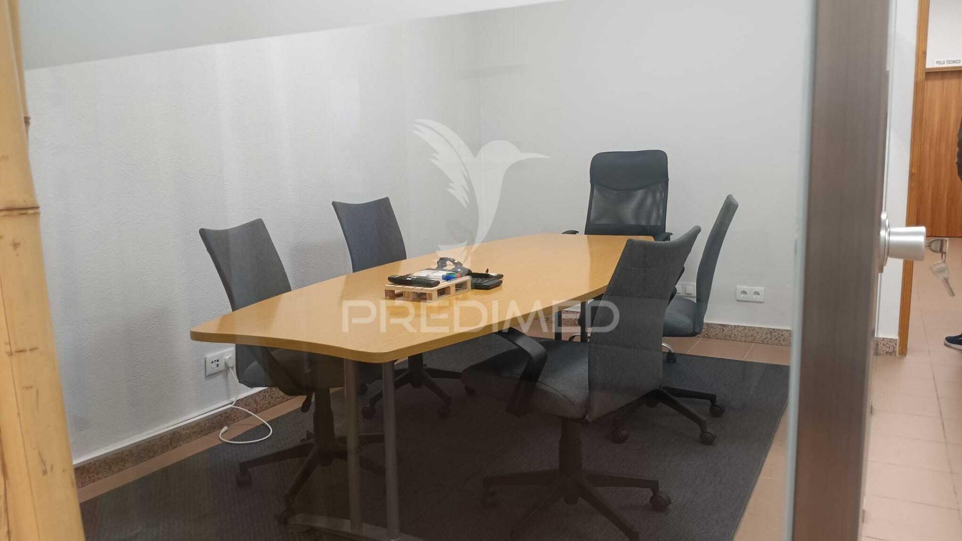 Arrendar armazém e escritorio 1700m2 excelentes condições, sintra