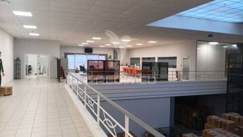 Arrendar armazém e escritorio 1700m2 excelentes condições, sintra