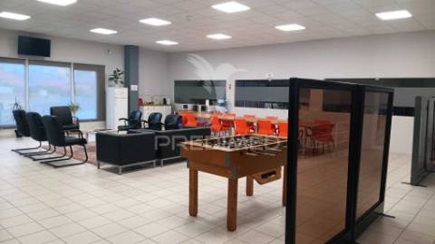 Arrendar armazém e escritorio 1700m2 excelentes condições, sintra