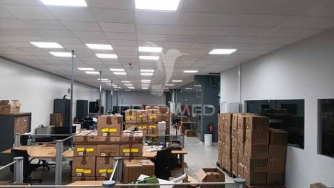 Arrendar armazém e escritorio 1700m2 excelentes condições, sintra