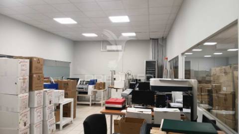 Arrendar armazém e escritorio 1700m2 excelentes condições, sintra