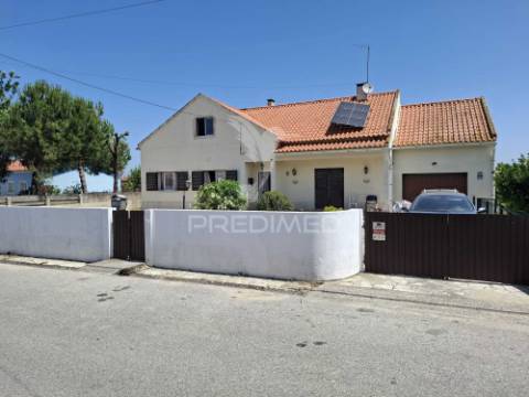 Moradia t3 com 3053 m2 em salvaterra de magos