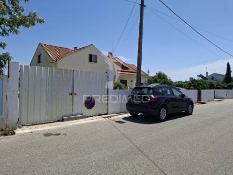 Moradia t3 com 3053 m2 em salvaterra de magos