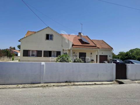 Moradia t3 com 3053 m2 em salvaterra de magos