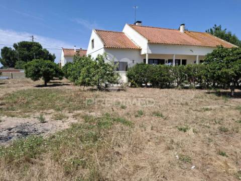 Moradia t3 com 3053 m2 em salvaterra de magos