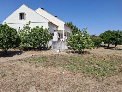 Moradia t3 com 3053 m2 em salvaterra de magos