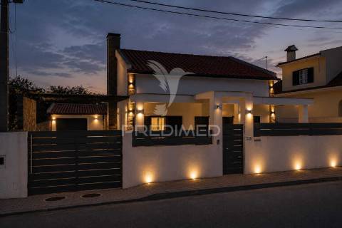 ✨ moradia totalmente remodelada com piscina, churrasqueira fechada e ambiente exclusivo ✨