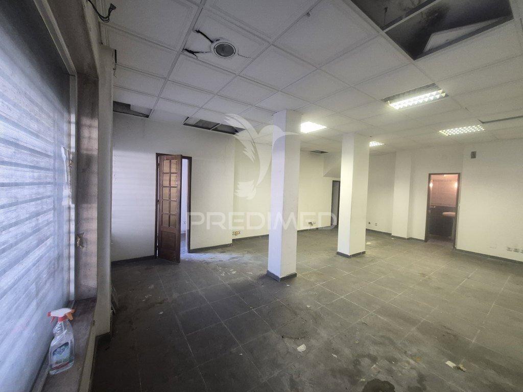 Loja/escritório duplex em laranjeiro