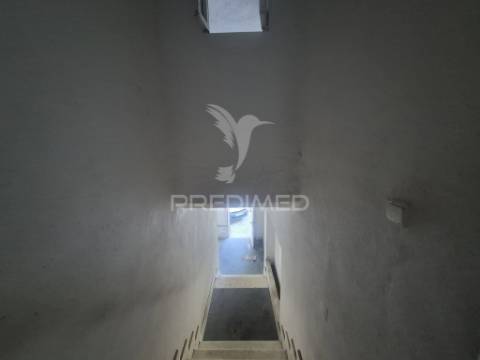 Loja/escritório duplex em laranjeiro