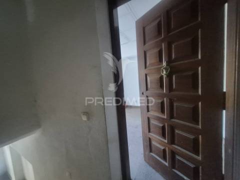 Loja/escritório duplex em laranjeiro