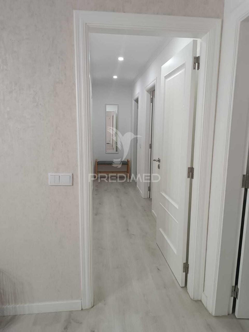 Apartamento t4 totalmente remodelado junto ao centro de saúde