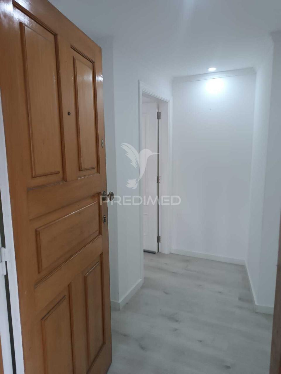 Apartamento t4 totalmente remodelado junto ao centro de saúde