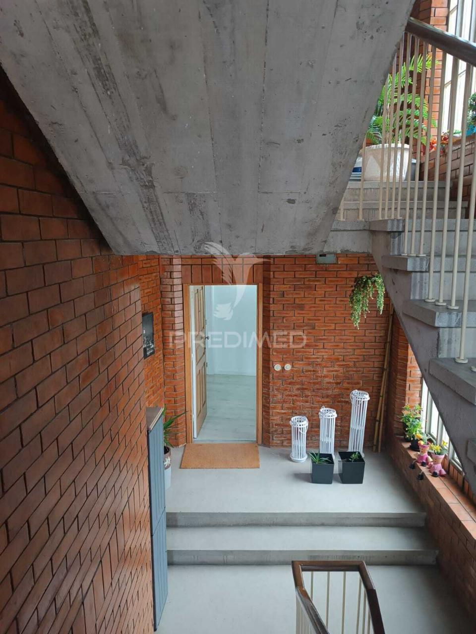 Apartamento t4 totalmente remodelado junto ao centro de saúde