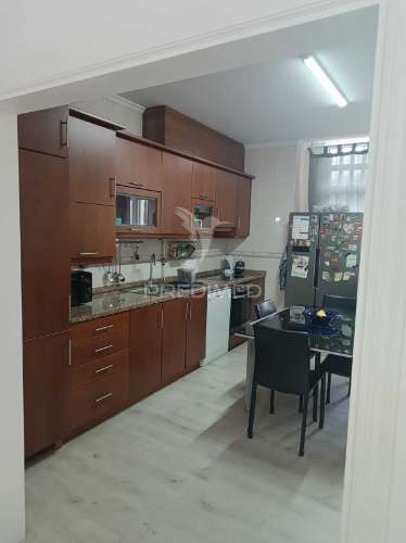 Apartamento t4 totalmente remodelado junto ao centro de saúde