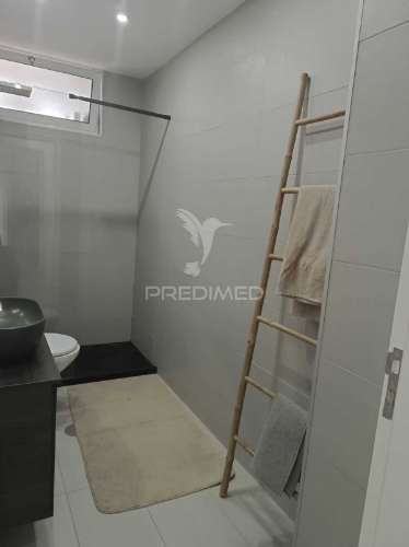 Apartamento t4 totalmente remodelado junto ao centro de saúde