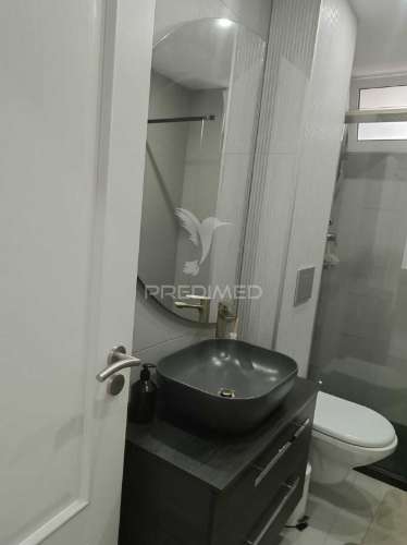 Apartamento t4 totalmente remodelado junto ao centro de saúde