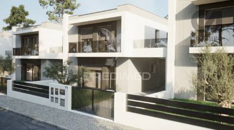 Moradia t3 + mezanino em lagoa de albufeira, sesimbra