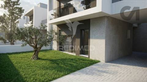Moradia t3 + mezanino em lagoa de albufeira, sesimbra