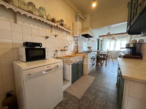 Moradia em banda t4 em abrantes | espaço, conforto e excelentes áreas