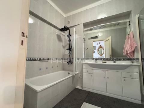 Moradia em banda t4 em abrantes | espaço, conforto e excelentes áreas